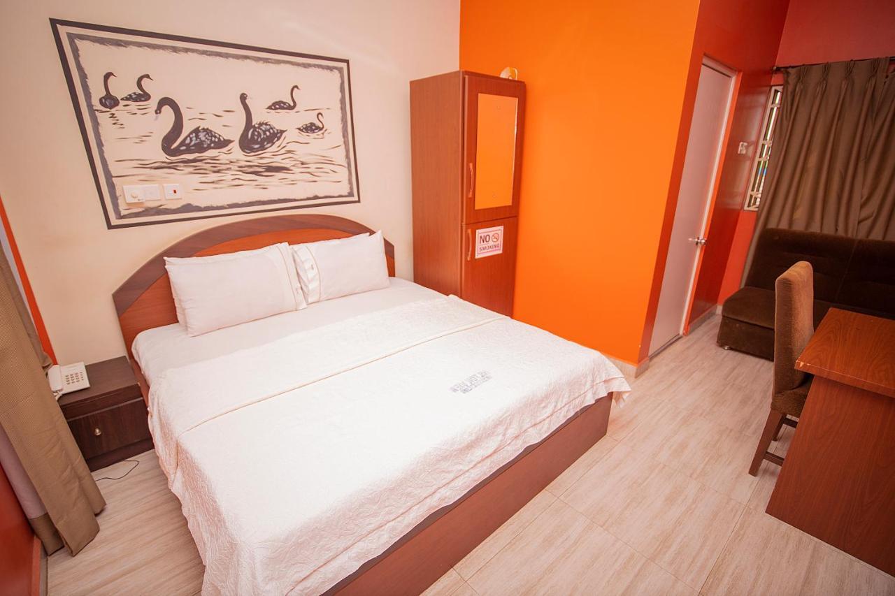 Hilton View Hotel Ogbodjo Esterno foto
