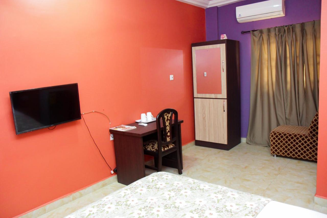 Hilton View Hotel Ogbodjo Esterno foto