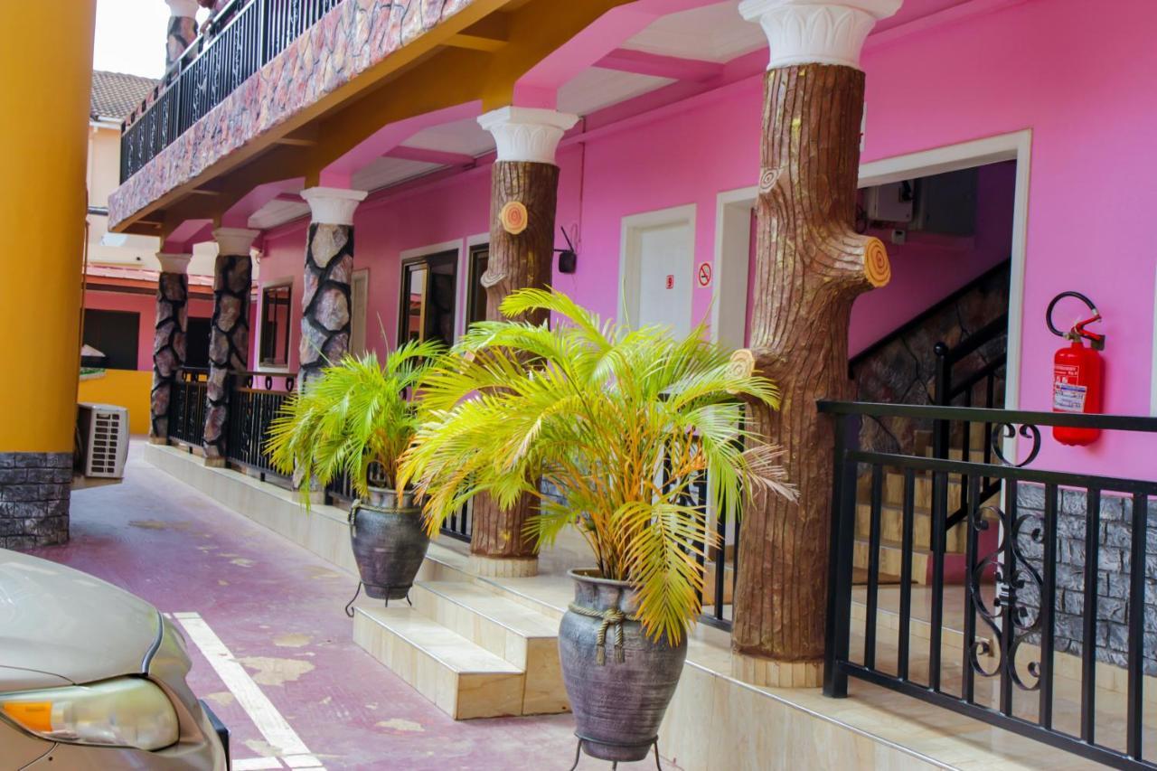 Hilton View Hotel Ogbodjo Esterno foto
