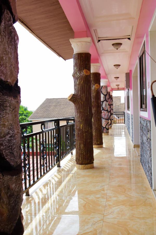 Hilton View Hotel Ogbodjo Esterno foto